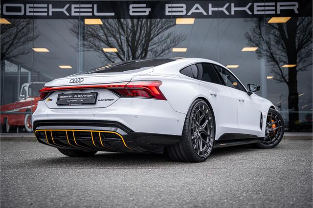 Audi e-tron GT RS VOSSEN RS 93 kWh ** Massage ** Nachtzicht ** 598pk ** Panodak ** Achterasbesturing 22" VOSSEN ** Alcantara ** B&O ** NP 176K ** Rijbereik tot 565km (WLTP) Carbon