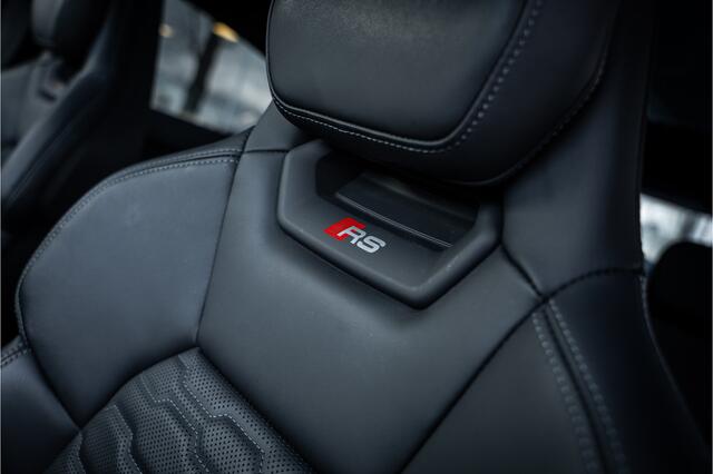 Audi e-tron GT RS VOSSEN RS 93 kWh ** Massage ** Nachtzicht ** 598pk ** Panodak ** Achterasbesturing 22" VOSSEN ** Alcantara ** B&O ** NP 176K ** Rijbereik tot 565km (WLTP) Carbon