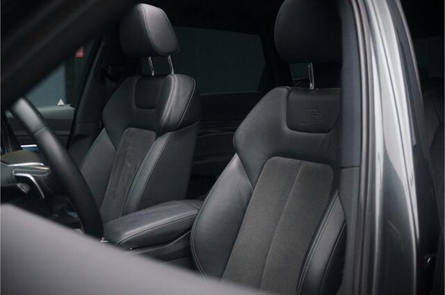 Audi e-tron e-tron 50 quattro S edition Black 71 kWh | S-Line | Panoramadak | Memory Seats | Camera | Trekhaak | Luchtvering | Adaptive Cruise Control | Keyless | Matrix LED | Leder | Stoelverwarming | NAP |