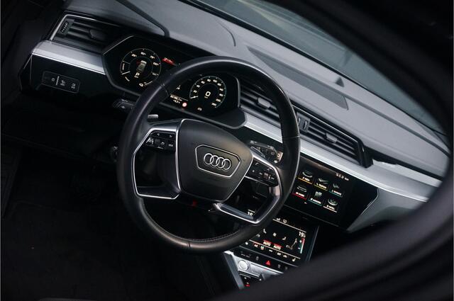 Audi e-tron e-tron 50 quattro S edition Black 71 kWh | S-Line | Panoramadak | Memory Seats | Camera | Trekhaak | Luchtvering | Adaptive Cruise Control | Keyless | Matrix LED | Leder | Stoelverwarming | NAP |