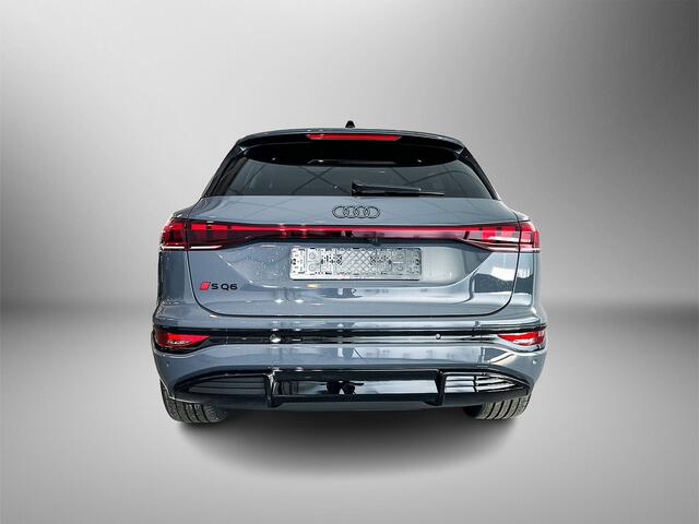 Audi e-tron Q6 SQ6 490pk 100 kWh / Sportstoelen plus voorin / Adaptieve S-luchtvering / Trekhaak, mechanisch draaibaar / Rood gespoten remzadels
