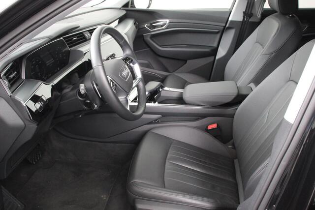 Audi e-tron e-tron 55 quattro Navigatie Climate Control 4 zone's Leder Virtuele Cockpit Cruise control adaptief Camera Parkeer sensoren Lichtmetalen Velgen 19"