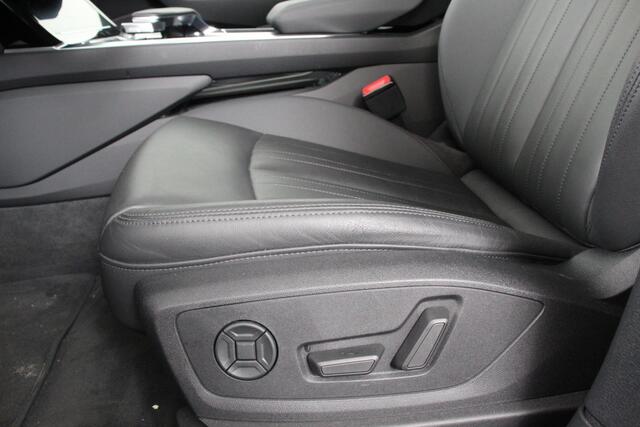 Audi e-tron e-tron 55 quattro Navigatie Climate Control 4 zone's Leder Virtuele Cockpit Cruise control adaptief Camera Parkeer sensoren Lichtmetalen Velgen 19"
