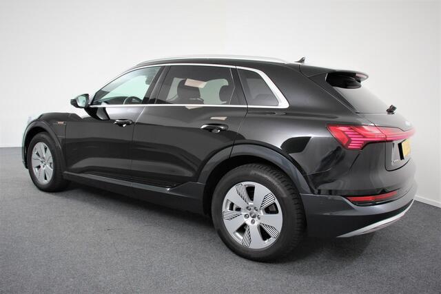 Audi e-tron e-tron 55 quattro Navigatie Climate Control 4 zone's Leder Virtuele Cockpit Cruise control adaptief Camera Parkeer sensoren Lichtmetalen Velgen 19"