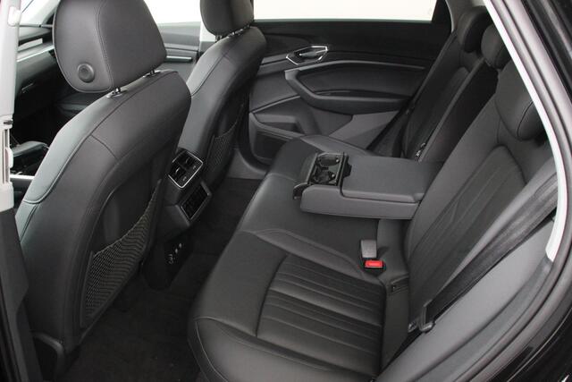 Audi e-tron e-tron 55 quattro Navigatie Climate Control 4 zone's Leder Virtuele Cockpit Cruise control adaptief Camera Parkeer sensoren Lichtmetalen Velgen 19"