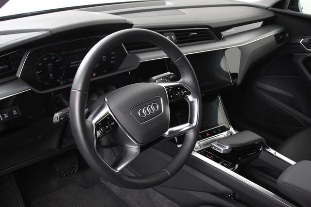 Audi e-tron e-tron 55 quattro Navigatie Climate Control 4 zone's Leder Virtuele Cockpit Cruise control adaptief Camera Parkeer sensoren Lichtmetalen Velgen 19"