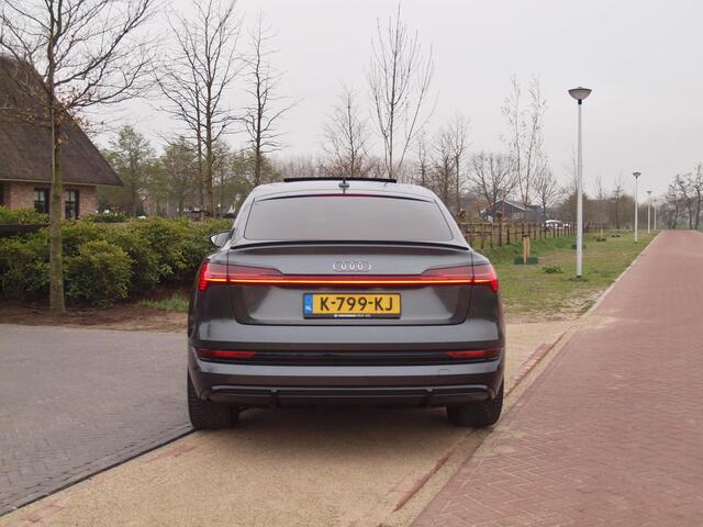 Audi e-tron Sportback 55 quattro S edition 95 kWh | Panoramadak | Camera | Apple Carplay | Cruise Control |