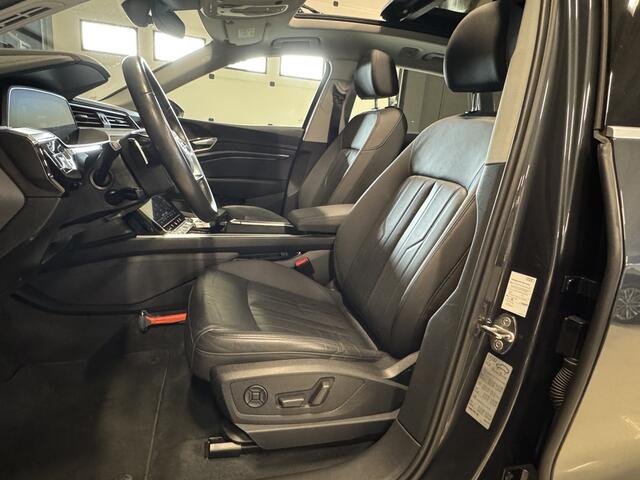 Audi e-tron e-tron 50 quattro Launch edition plus 71 kWh | Panoramadak | Leder | Afn. trekhaak | Adaptive cruise | Stoelverwarming | Navi | Carplay
