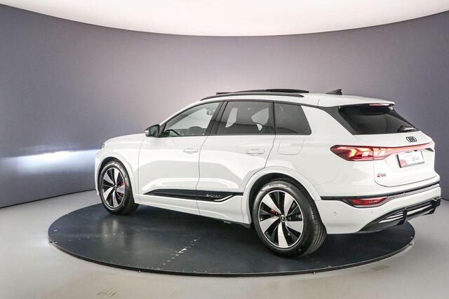 Audi e-tron Q6 S edition 100 kWh | Pano | B&O | Tech Pro | S-Stoelen | Luchtvering | Massage | Matrix | MMi Pro | 2de scherm | S Line