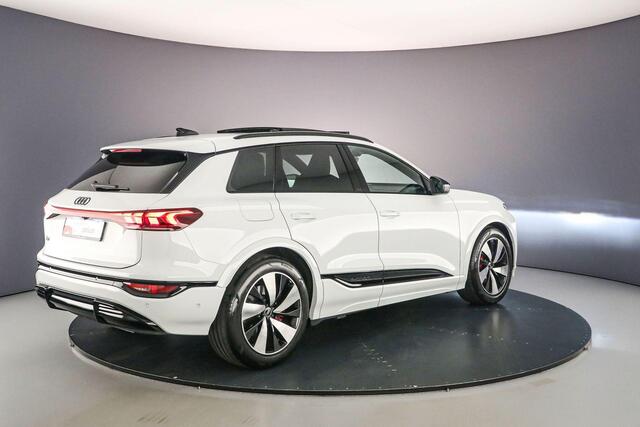 Audi e-tron Q6 S edition 100 kWh | Pano | B&O | Tech Pro | S-Stoelen | Luchtvering | Massage | Matrix | MMi Pro | 2de scherm | S Line