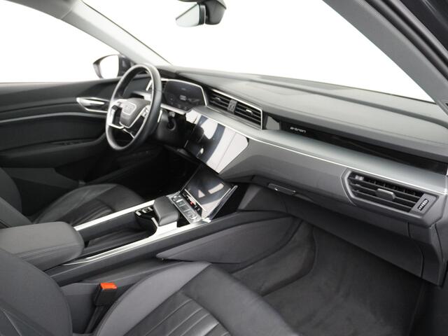 Audi e-tron 50 Quattro Launch Edition Plus 71kWh Navi Panoramadak Luchtvering Cruise control Adaptief PDC Stoelverwarming Parkeerhulp v/a/zijk Led Lmv 20" Keyless-go Lichtpakket Dodehoekdetectie Regensensor Fase 3 laden