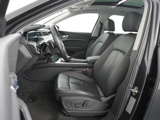 Audi e-tron 50 Quattro Launch Edition Plus 71kWh Navi Panoramadak Luchtvering Cruise control Adaptief PDC Stoelverwarming Parkeerhulp v/a/zijk Led Lmv 20" Keyless-go Lichtpakket Dodehoekdetectie Regensensor Fase 3 laden