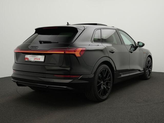 Audi e-tron 55 quattro S edition 95 kWh 408 pk / S-Line | Panoramadak | Trekhaak | Leder/alcantara | Matrix LED | Luchtvering | Achteruitrijcamera
