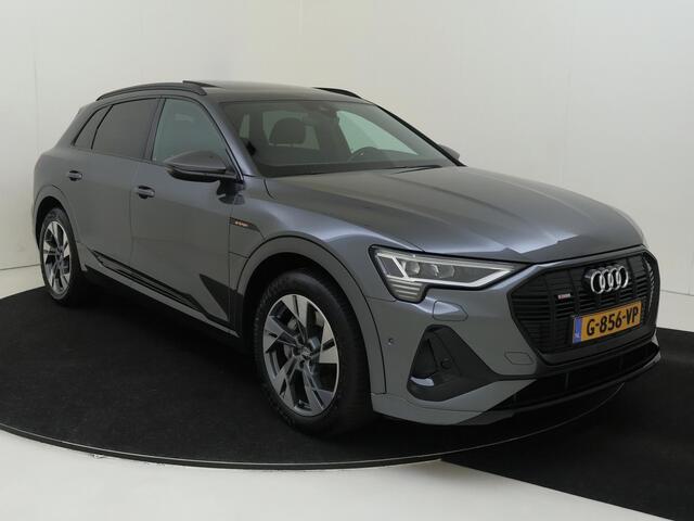 Audi e-tron e-tron 50 quattro Launch edition Black 71 kWh | Panoramadak | Elektrische voorstoelen met geheugen | Navigatie | Achteruitrijcamera | Stoelverwarming | CarPlay | Adaptieve cruise control |