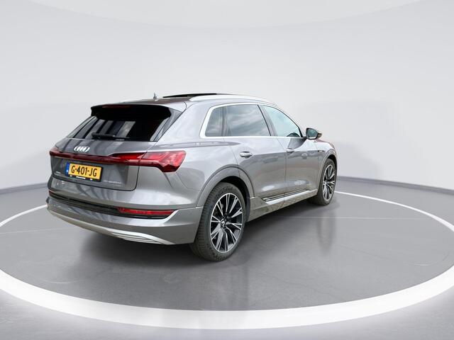 Audi e-tron 55 Quattro 360pk Advanced 95 kWh · Panoramadak · Luchtvering · Stoelverwarming · Drive Select · Elek. Achterklep · Afneembare Trekhaak · Lederen Bekleding · 21"Velgen ·