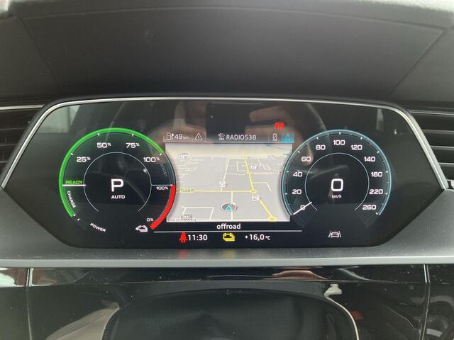 Audi e-tron 55 Quattro 360pk Advanced 95 kWh · Panoramadak · Luchtvering · Stoelverwarming · Drive Select · Elek. Achterklep · Afneembare Trekhaak · Lederen Bekleding · 21"Velgen ·