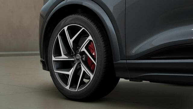 Audi e-tron Q6 S edition performance 100 kWh trekhaak, adaptive cruise control, panoramadak, adaptive air suspension, privacy glass