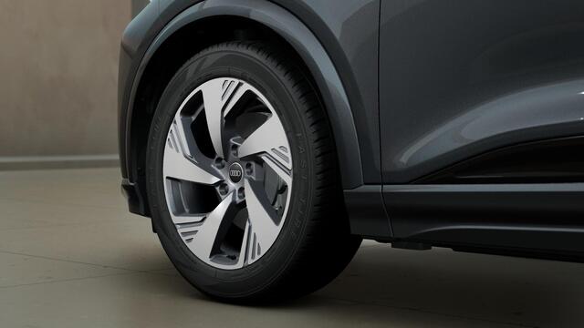 Audi e-tron Q6 S edition 83 kWh adaptive cruise control, privacy glass, omgevingscamera's