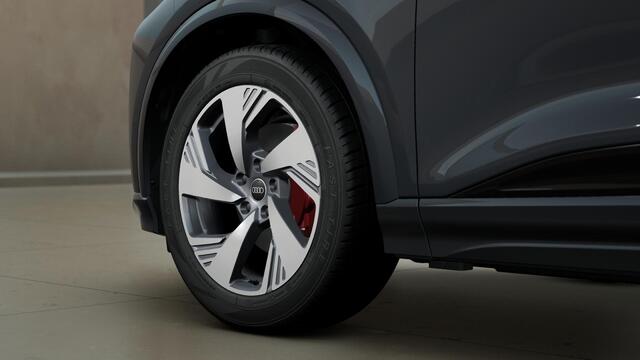 Audi e-tron Q6 S edition 83 kWh Tech Pro, panoramadak, leder interieur, privacy glas, adapaptive air suspension, omgevingscamara's, key-less entry, adaptive cruise control