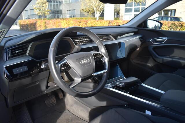 Audi e-tron 50 Quattro BLACK EDITION 71 kWh | 360 Camera | 22" Zomer en Winterbanden | NAVI | Elec. Kofferklep | Digitaal Display