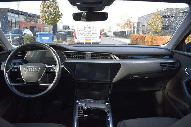 Audi e-tron 50 Quattro BLACK EDITION 71 kWh | 360 Camera | 22" Zomer en Winterbanden | NAVI | Elec. Kofferklep | Digitaal Display