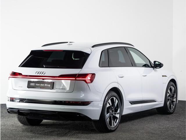 Audi e-tron S-Line 50 QUATTRO 313 PK 71 kWh | LED | Black optiek | Trekhaak | Achteruitrijcamera | Led