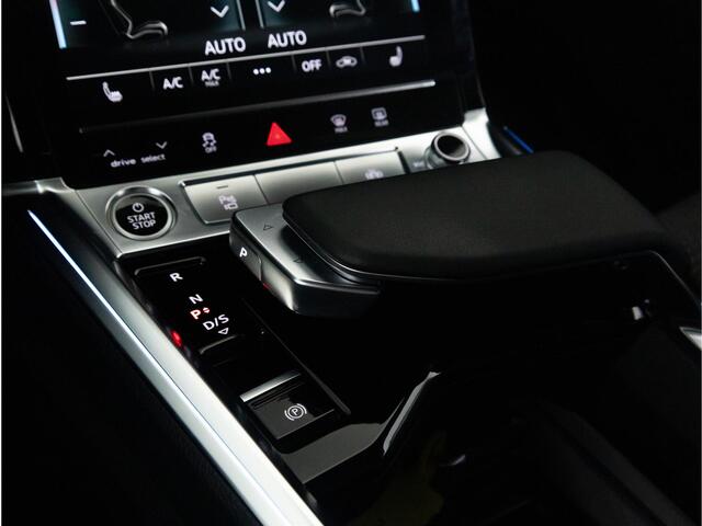 Audi e-tron S-Line 50 QUATTRO 313 PK 71 kWh | LED | Black optiek | Trekhaak | Achteruitrijcamera | Led