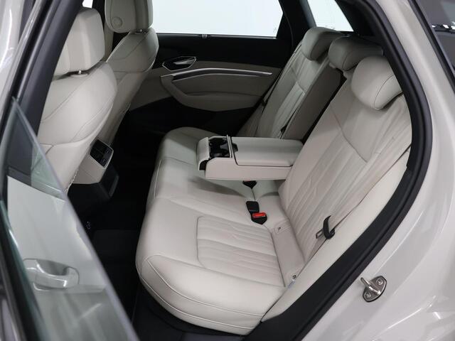 Audi e-tron e-tron 55 quattro advanced 95 kWh | Trekhaak | Panoramadak | Pakeercamera 360° | Elektr verst. lederen Comfortstoelen | B&O | Carplay |