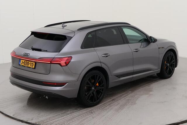 Audi e-tron e-tron 50 quattro 313pk Launch edition plus 71 kWh / Panoramadak / Luchtvering / Bang & Olufsen / Zwart Optiek / Elek Achterklep / Camera / Donker glas / 22" LMV