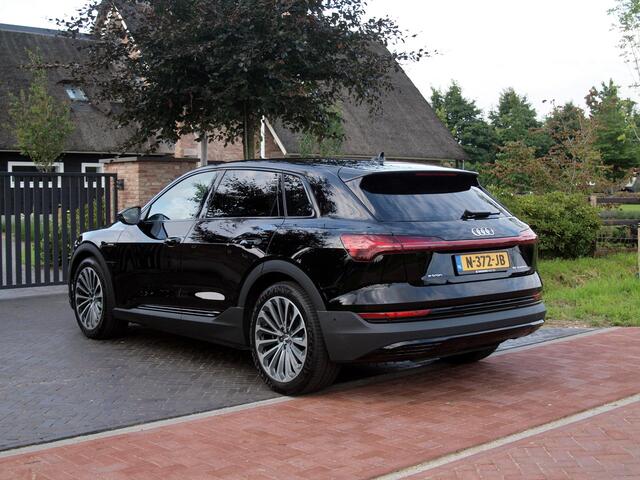 Audi e-tron 55 quattro edition 95 kWh | Cruise Control | Parkeersensoren | DAB | NL-Auto |