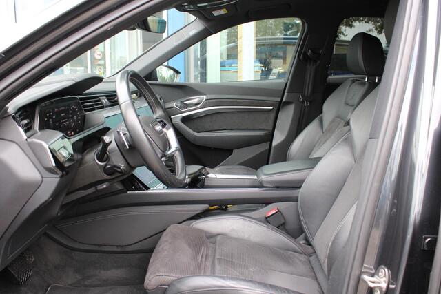 Audi e-tron 50 quattro S edition 71 kWh | Schuif/Kantel Dak | Matrix LED | S-Line Sportstoelen + Memory | 21'' Lichtmetalen Velgen | Afneembare Trekhaak |