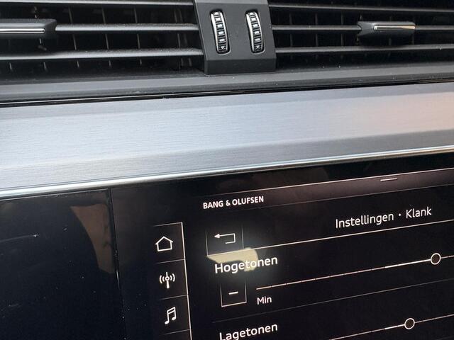 Audi e-tron 55 quattro S edition 95 kWh B&O - Ruitjesleder -22inch - Panorama
