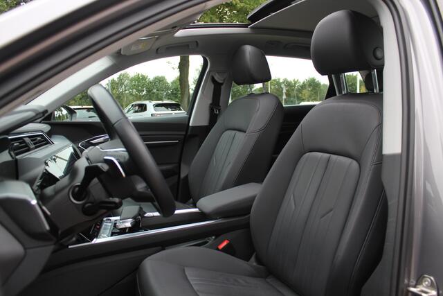 Audi e-tron e-tron 50 quattro Launch edition plus 71 kWh / Panoramadak / Luchtvering / ACC / Virtual Cockpit / 20'' / Navigatie / Leder