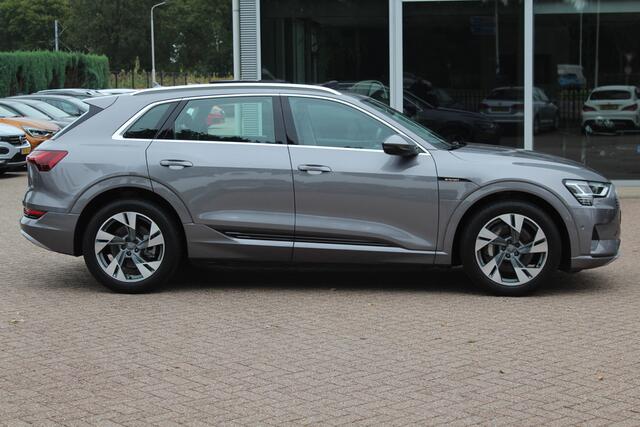 Audi e-tron e-tron 50 quattro Launch edition plus 71 kWh / Panoramadak / Luchtvering / ACC / Virtual Cockpit / 20'' / Navigatie / Leder