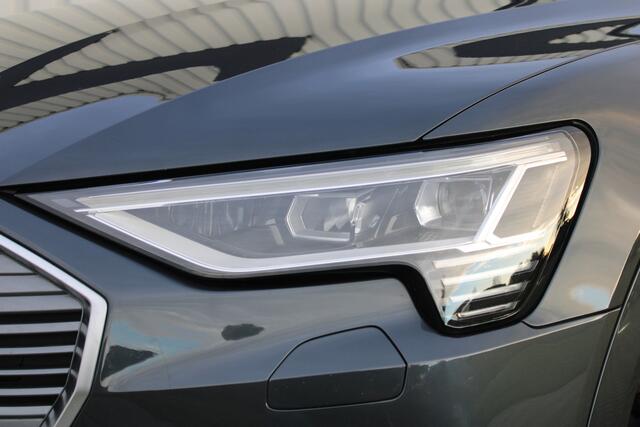 Audi e-tron e-tron 55 quattro advanced Pro Line Plus 95 kWh | Incl. 12 maanden garantie | 100% dealer onderhouden | Adaptieve cruise control | Stoelverwarming voor + achter | Climate control | Apple carplay/Android auto | Trekhaak |