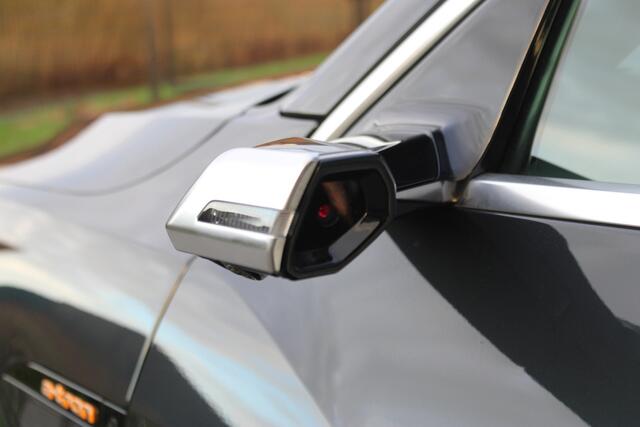 Audi e-tron e-tron 55 quattro advanced Pro Line Plus 95 kWh | Incl. 12 maanden garantie | 100% dealer onderhouden | Adaptieve cruise control | Stoelverwarming voor + achter | Climate control | Apple carplay/Android auto | Trekhaak |