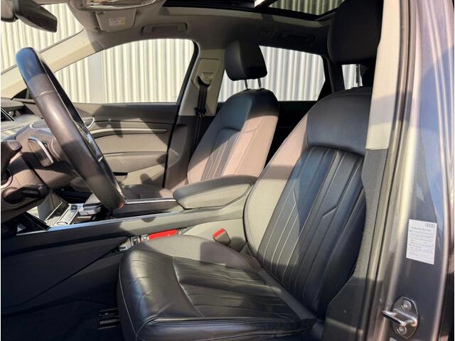 Audi e-tron e-tron 50 quattro Launch edition plus 71 kWh | Black Edition | Panoramadak | Memory Seats | Luchtvering | Adaptive Cruise Control | Keyless | Matrix LED | Leder | Stoelverwarming | NAP |