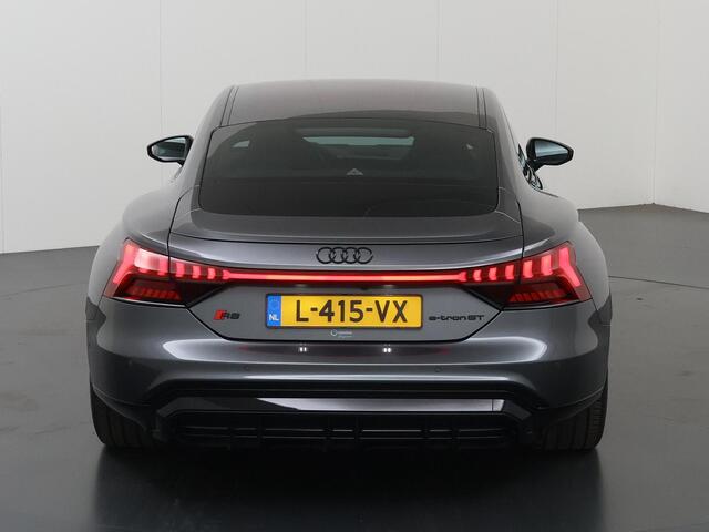 Audi e-tron GT RS 93 kWh | SOH 92% | 790pk | Adaptief Onderstel | Panoramadak | Matrix LED + Laserlicht | Sportstoelen | Designpakket RS | B&O Sound | Ele.verstelbare stoelen + Geheugen | Adaptieve Cruise Control | 360 Camera | Stoel/Stuurverwarming | Stoelkoeling |