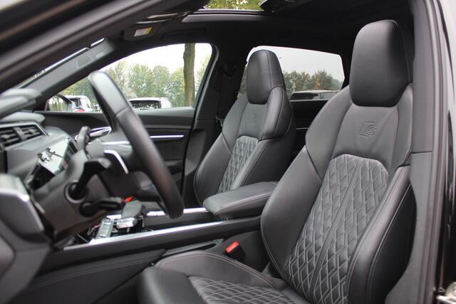 Audi e-tron e-tron 50 quattro Launch edition Vorsprung 71 kWh S-line / Panoramadak / 360Camera / Head-up / Softclose / RS Seats / 22'' / Luchtvering / Keyless / Virtual Cockpit / DAB / Stoelverwarming / ACC