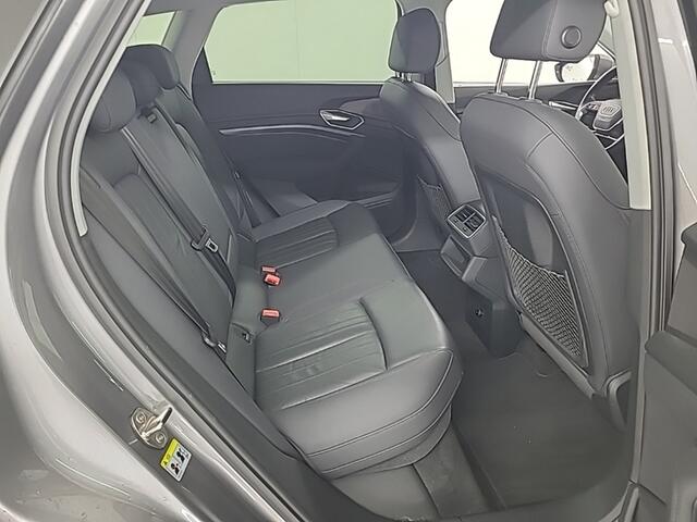 Audi e-tron 50 quattro Business edition Plus 71 kWh 2e-Eig. & Dealer-Onderh. BOVAG-Garantie. NL-Auto.