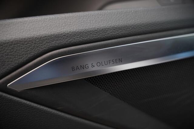 Audi e-tron 50 quattro S edition 71 kWh S-Line | Panoramadak | Bang & Olufsen | Stoelverwarming | Memory Seat | Keyless | Ambiance Verlichting | Head-Up Display | Camera |