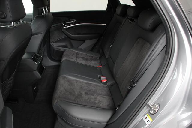 Audi e-tron e-tron 55 quattro advanced Pro Line Plus 360pk! | Navigatie | Climate Control | Electrisch bedienbare achterklep | Camera | Alcantara