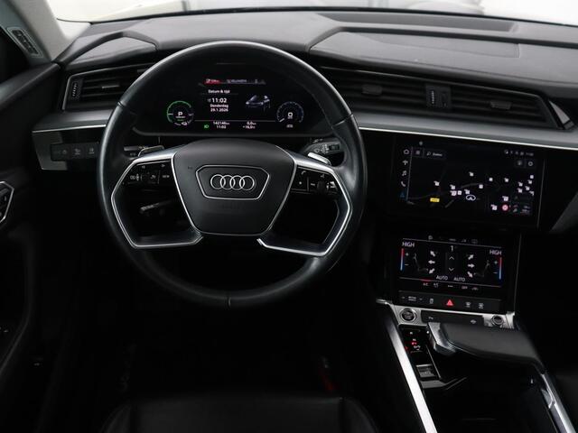 Audi e-tron 55 quattro edition 95kWh | SOH 92% | Leder | Carplay | Trekhaak | Virtual Cockpit | Navigatie | Luchtvering | Parkeerhulp | Audi Sound | Cruise control