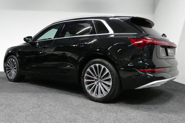 Audi e-tron 55 quattro Business Edition Plus 95 kWh / Panoramadak / Elektr. verstelbare voorstoelen (links memory) / Luchtvering / Apple Carplay - Android Auto / Ambienteverlichting / Matrix LED koplampen / Stoelverwarming / Achteruitrijcamera / Adaptive Cruise Contr