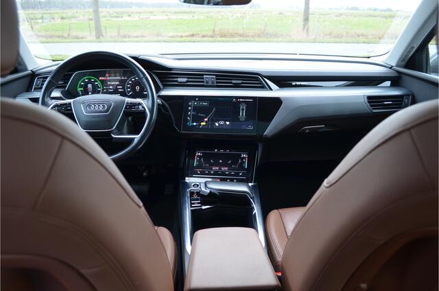 Audi e-tron 55 quattro 95 kWh SOH 90% Panoramadak | Elek. Verst. stoelen + Geh. | Keyless | Stoelverw. | Leer |