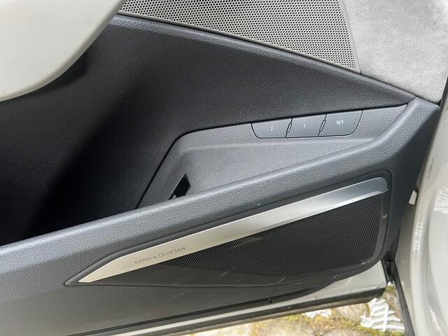 Audi e-tron e-tron 55 quattro advanced Pro Line Plus 95 kWh | Panoramadak | Bang & Olufsen | Stoelkoeling | Stoelverwarming | Massage | Head-Up Display | 360 Camera | Matrix LED | Luchtvering | Memory Seats | Elektrisch Verstelbare Stoelen