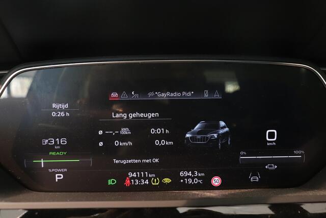 Audi e-tron 55 quattro S edition 95 kWh | PANO | SoH 94% | B&O premium | Matrix LED | 21"Lichtmetaal | Head UP | Trekhaak | Camera |