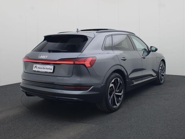 Audi e-tron 50 quattro S edition 71 kWh · Panoramadak · Apple/Android Car Play · Camera + Parkeersensoren