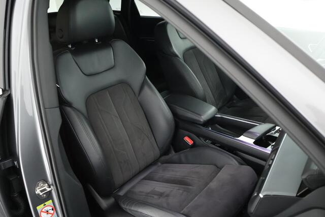Audi e-tron 55 quattro 95 kWh 408pk SOH 95% Trekhaak 360Camera ACC Keyless Stoelverwarming Memory Navigatie