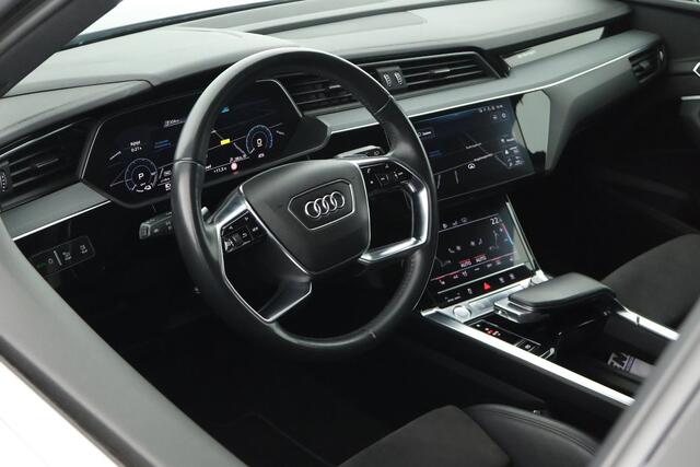 Audi e-tron 55 quattro 95 kWh 408pk SOH 95% Trekhaak 360Camera ACC Keyless Stoelverwarming Memory Navigatie
